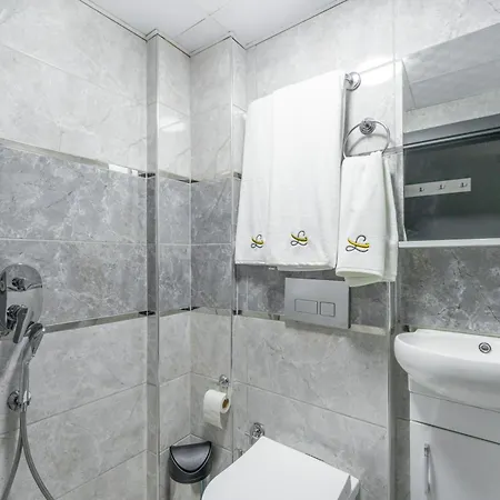 Marine Point Apartment *