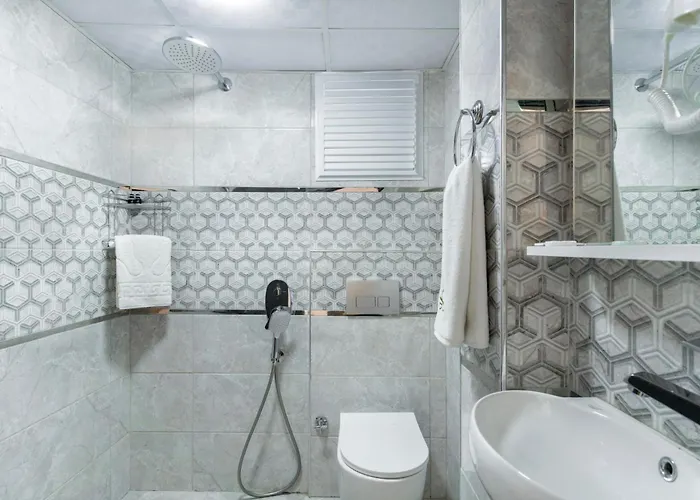 Marine Point Apartment *